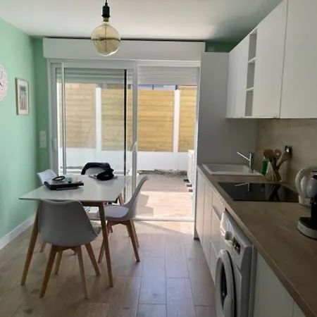 Дом отдыха Charmante Maison Renovee En Plein Centre Сен-Назер